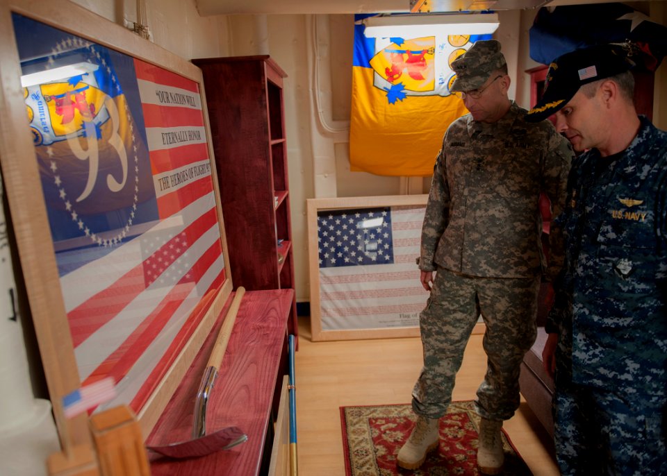 Army Lt. Gen. Robert Abrams visits USS Somerset 150513-N-CC789-100