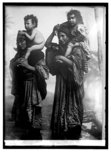 Bedouine woman & children, Syria LCCN2016820961