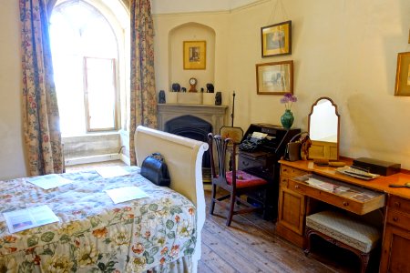 Bedroom - Lacock Abbey - Wiltshire, England - DSC00901
