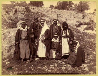 Bedouins of the Arakat tribe. Bedouinen vom stamm Arfat. Escorte de Bedouins au Jourdain - American Colony, Jerusalem. LCCN2007675851