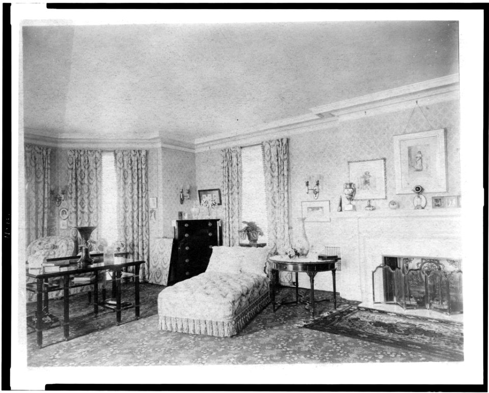 Bedroom with fireplace, and padded chaise longue, in home of Edmund Cogswell Converse, Greenwich, Connecticut LCCN94502516