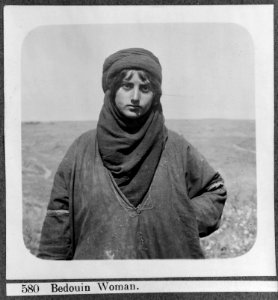 Bedouin woman LCCN2001695617