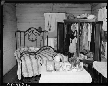 Bedroom in home of Mack Gibson, miner, who lives in company housing project. Consolidated Coal Company, Bankhead... - NARA - 540631