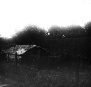 C40f391. Rancho junto a la vía