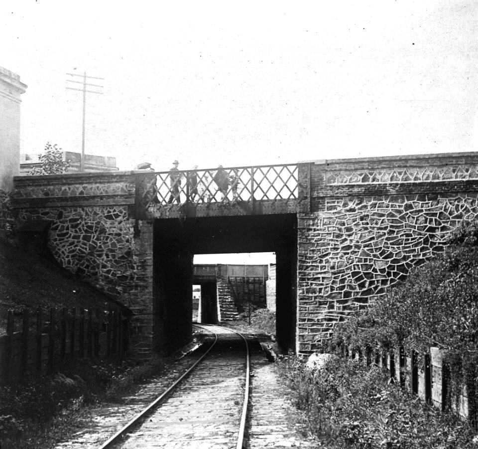 C39f382. Puente de la calle Sierra sobre la vía. Hoy Galicia