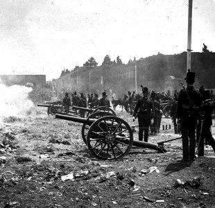 C42f417. Batallón de infantería en el cementerio Central