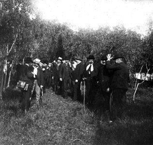 C44f449. Reunión politica al aire libre