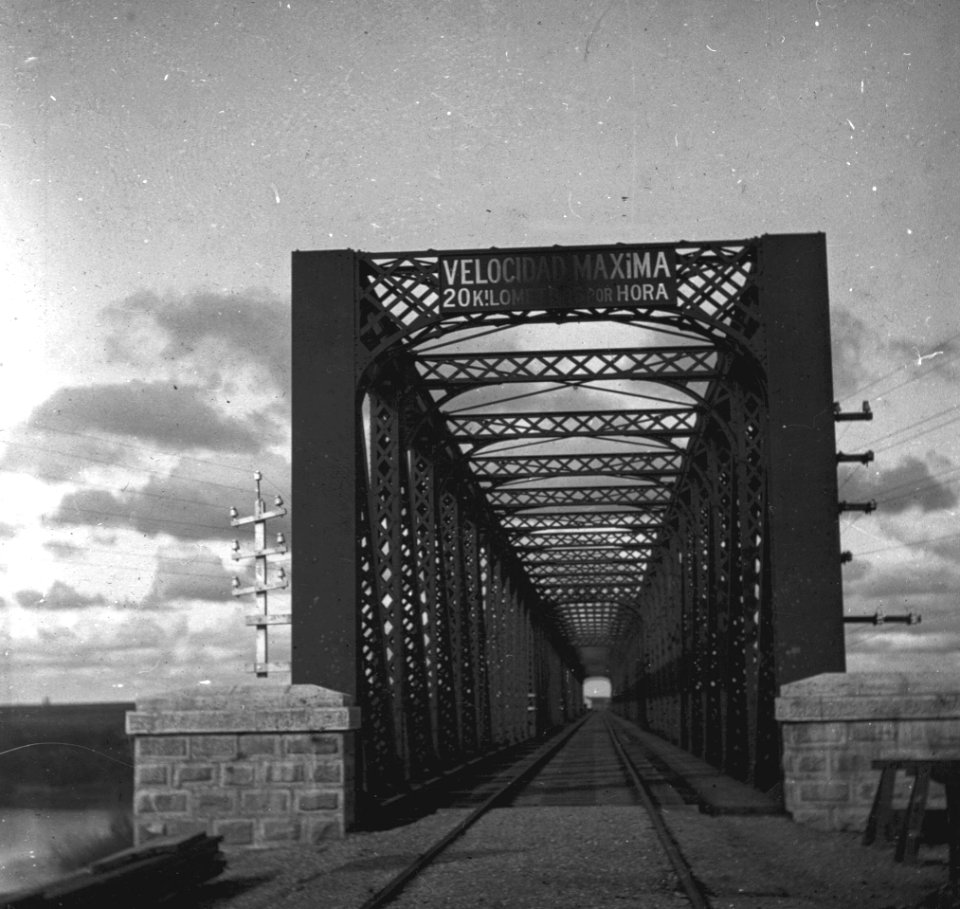 C39f386. Puente ferroviario sobre el Sta Lucía