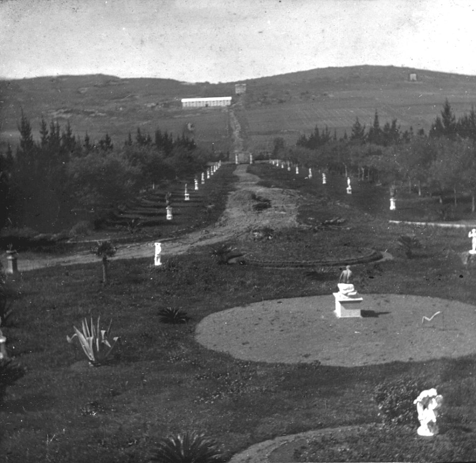 C48f516. Vista de un camino(Castillo de Piria)