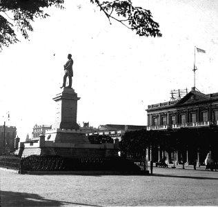 C44f443. Monumento a Suaréz en plaza Independencia