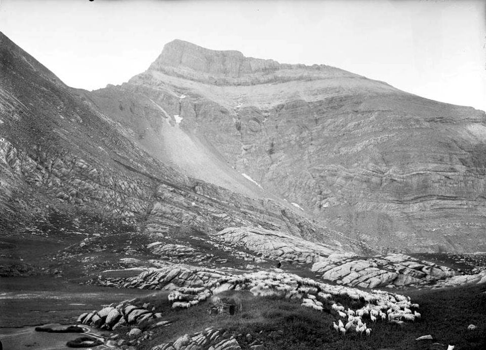 Cabana i penya Retona (cropped)