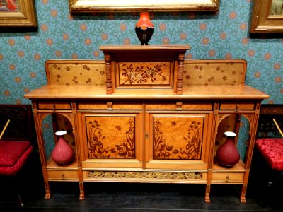 Cabinet by Herter Brothers, New York City, c. 1880, maple, bird's-eye maple, oak or chestnut, etc, Tiffany Furnaces vase atop, two vases (Qianlong, Daoguang) - Museum of Fine Arts, Boston - 20180922 155555