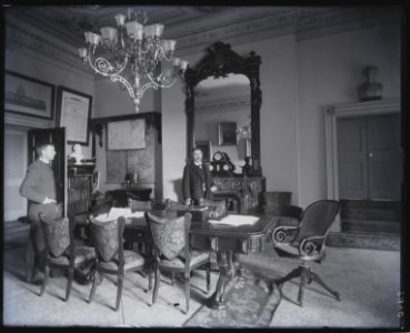 Cabinet room, figures LCCN2012646619