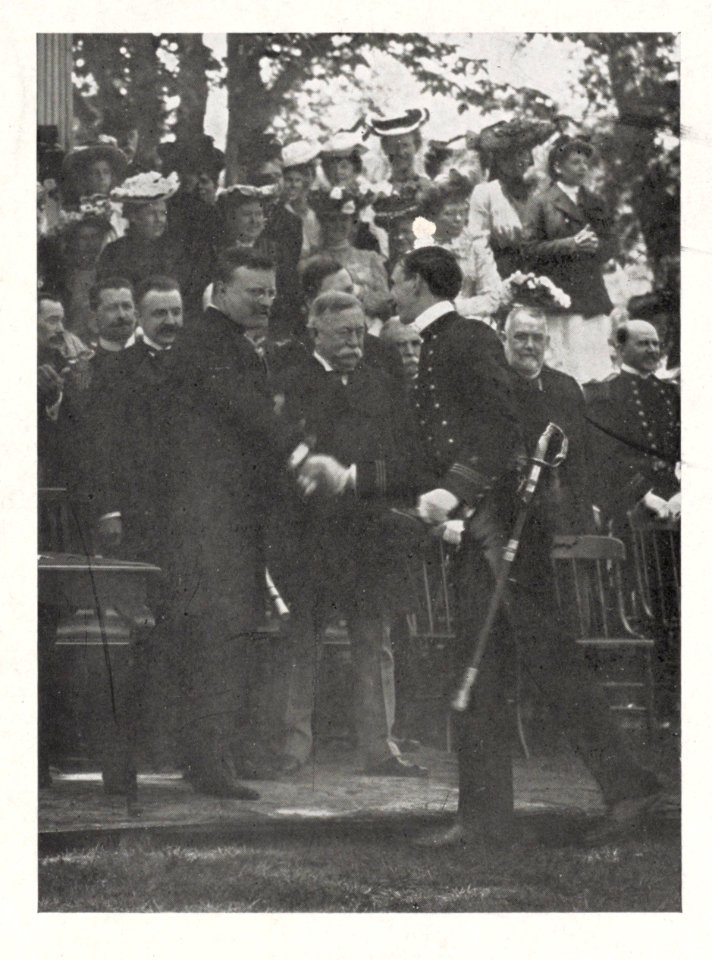 Cadet shaking hands with President Theodore Roosevelt after receiving his diploma LCCN2013649564