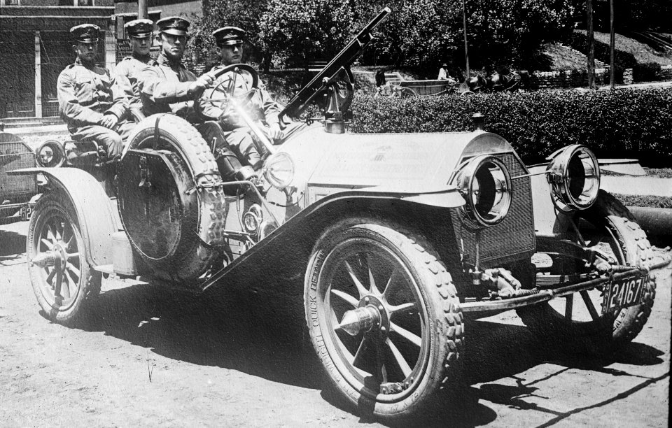 Cadillac Model 30 with a mounted Browning automatic, Balloon destroyers Glidden tour LCCN2014688370 (cropped)