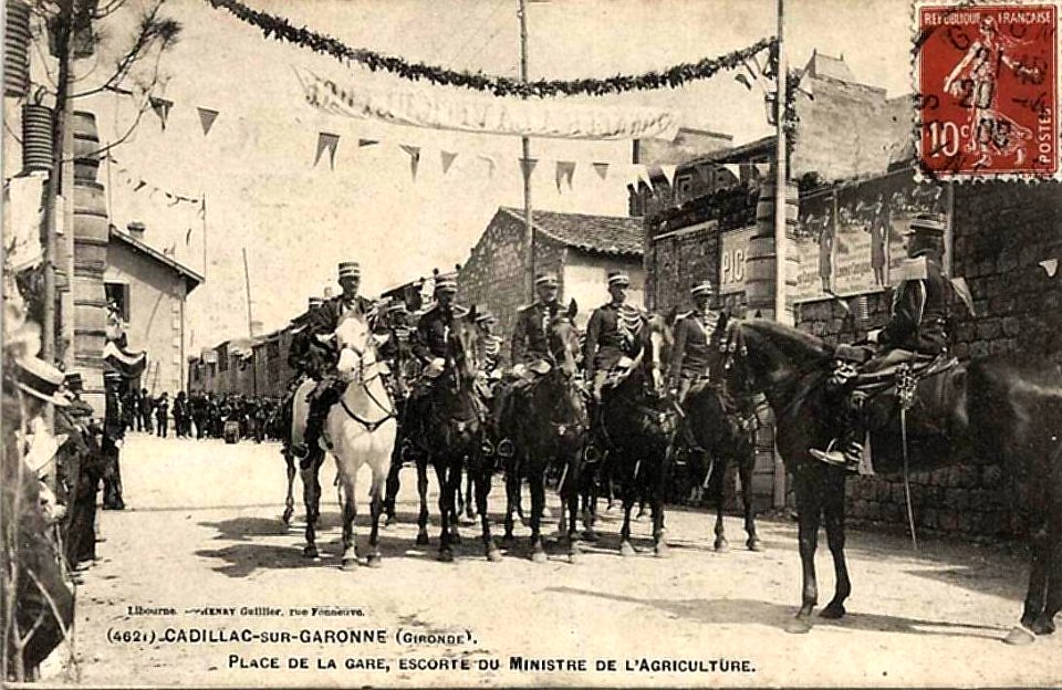 Cadillac-sur-Garonne - Place de la gare