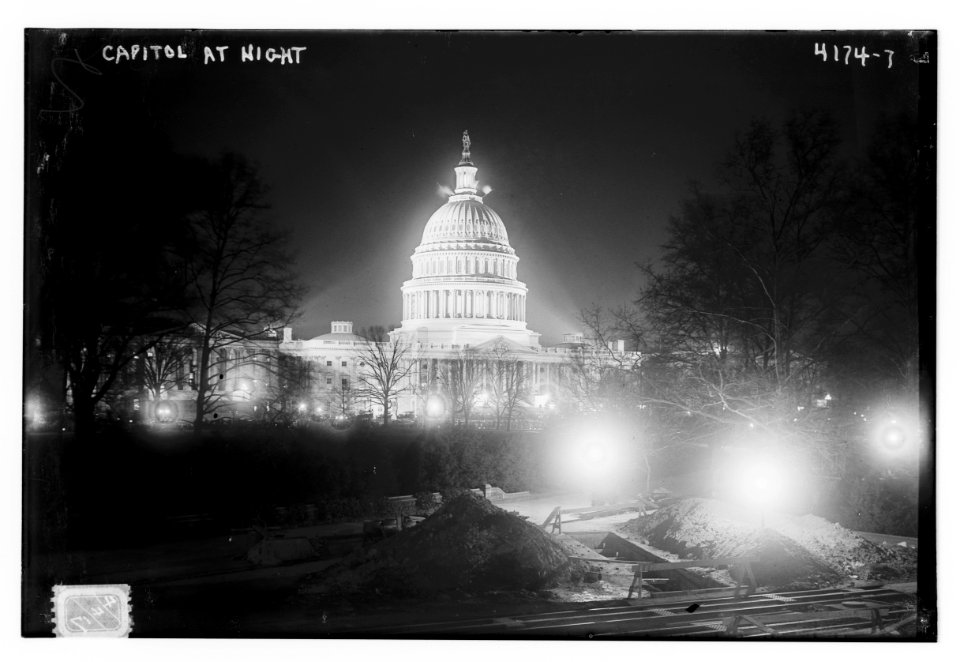 Capitol at night LCCN2014704309
