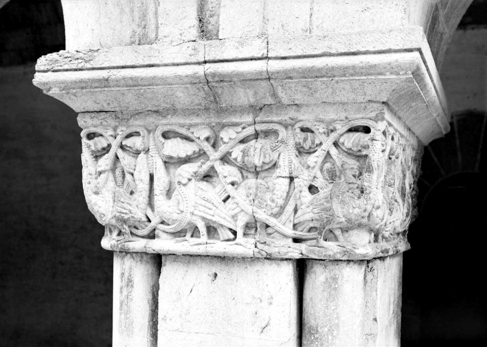 Capitell del claustre de la Catedral de Girona Restored