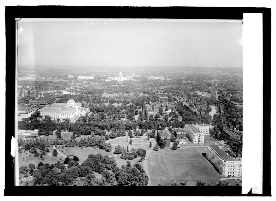 Capitol from Monument LCCN2016821713