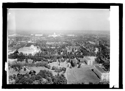 Capitol from Monument LCCN2016821713