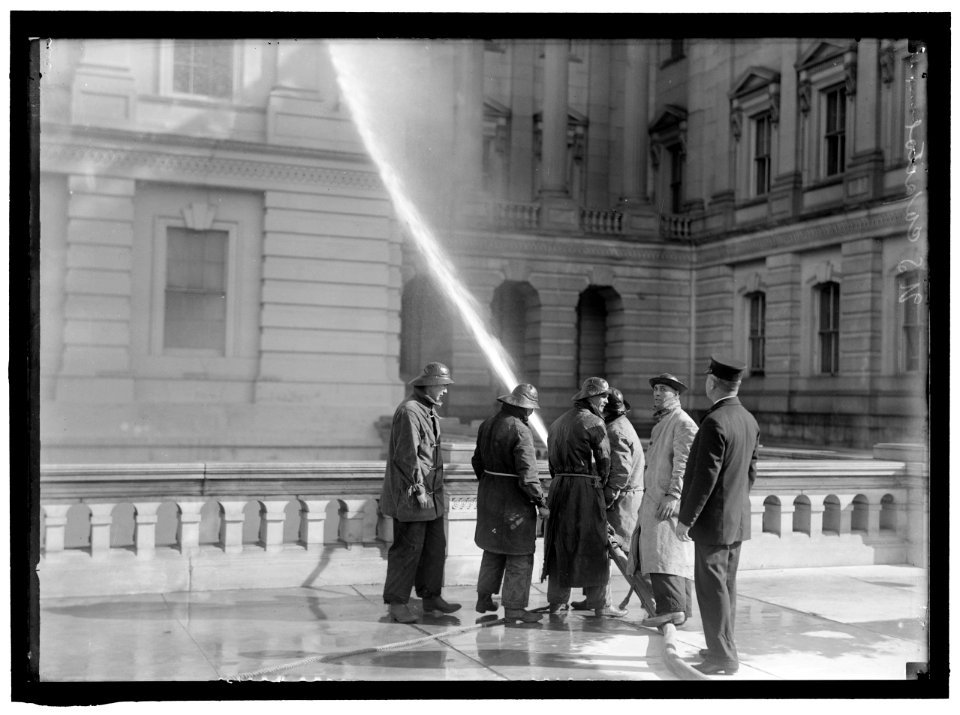 CAPITOL, U.S. CLEANING EXTERIOR LCCN2016865065