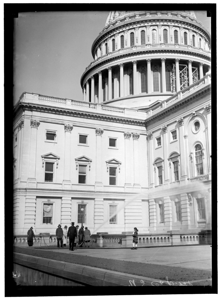 CAPITOL, U.S. CLEANING EXTERIOR LCCN2016866925