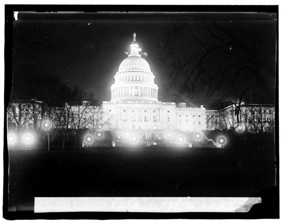Capitol at night LCCN2016819532
