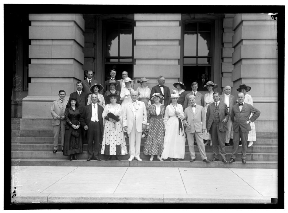 CAPITOL, GROUP AT. FRONT- WOMAN; DEWALT OF PA; WOMAN; CHAMP CLARK; MRS. MARSHALL; MRS. CLARK; VICE PRESIDENT MARSHALL; UNIDENTIFIED; GALLIVAN OF MASS. 2ND ROW- HARDWICK OF GEORGIA; LINTHICUM LCCN2016867383