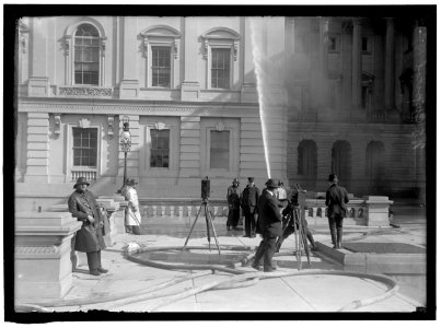 CAPITOL, U.S. CLEANING EXTERIOR LCCN2016865072