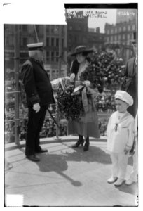 Capt. & Mrs. Mitchel, Jack Adams LCCN2014704713