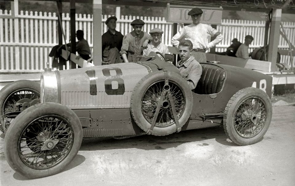 Carrera automóvilistica en el circuito de Lasarte (200 de 493) - Fondo Car-Kutxa Fototeka