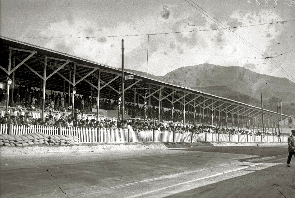 Carrera automóvilistica en el circuito de Lasarte (209 de 493) - Fondo Car-Kutxa Fototeka