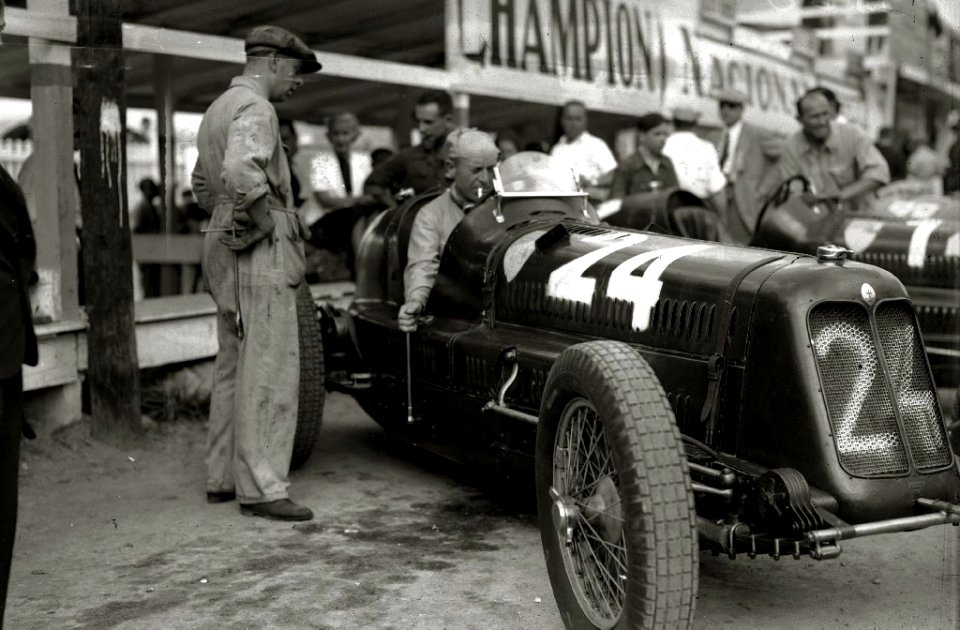 Carrera automóvilistica en el circuito de Lasarte (313 de 493) - Fondo Car-Kutxa Fototeka