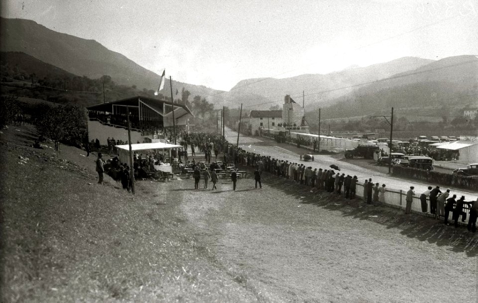 Carrera automóvilistica en el circuito de Lasarte (262 de 493) - Fondo Car-Kutxa Fototeka