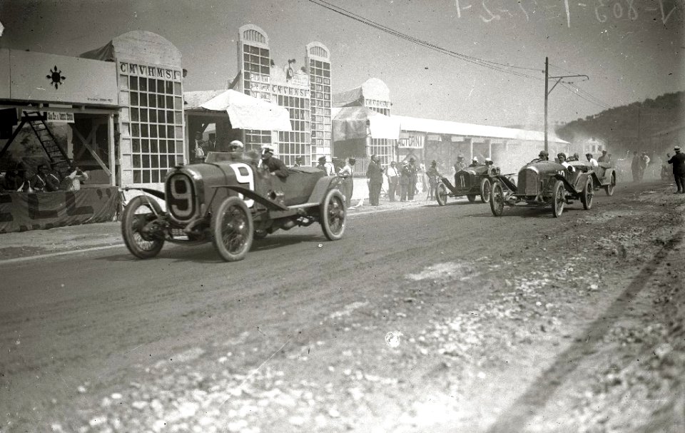 Carrera automóvilistica en el circuito de Lasarte (42 de 493) - Fondo Car-Kutxa Fototeka