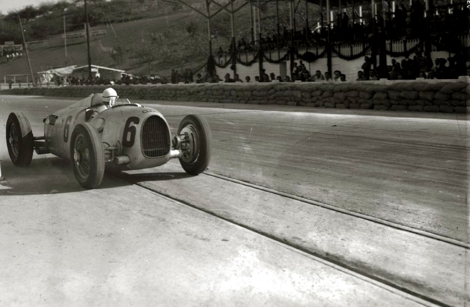 Carrera automóvilistica en el circuito de Lasarte (304 de 493) - Fondo Car-Kutxa Fototeka