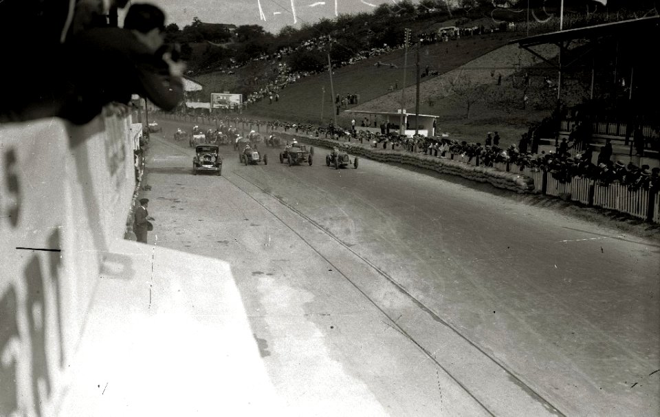 Carrera automóvilistica en el circuito de Lasarte (254 de 493) - Fondo Car-Kutxa Fototeka