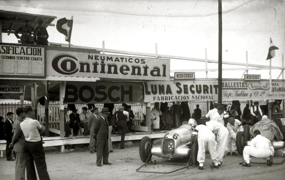 Carrera automóvilistica en el circuito de Lasarte (306 de 493) - Fondo Car-Kutxa Fototeka