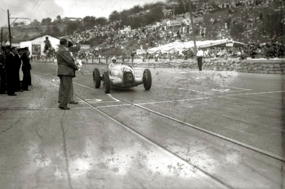 Carrera automóvilistica en el circuito de Lasarte (317 de 493) - Fondo Car-Kutxa Fototeka