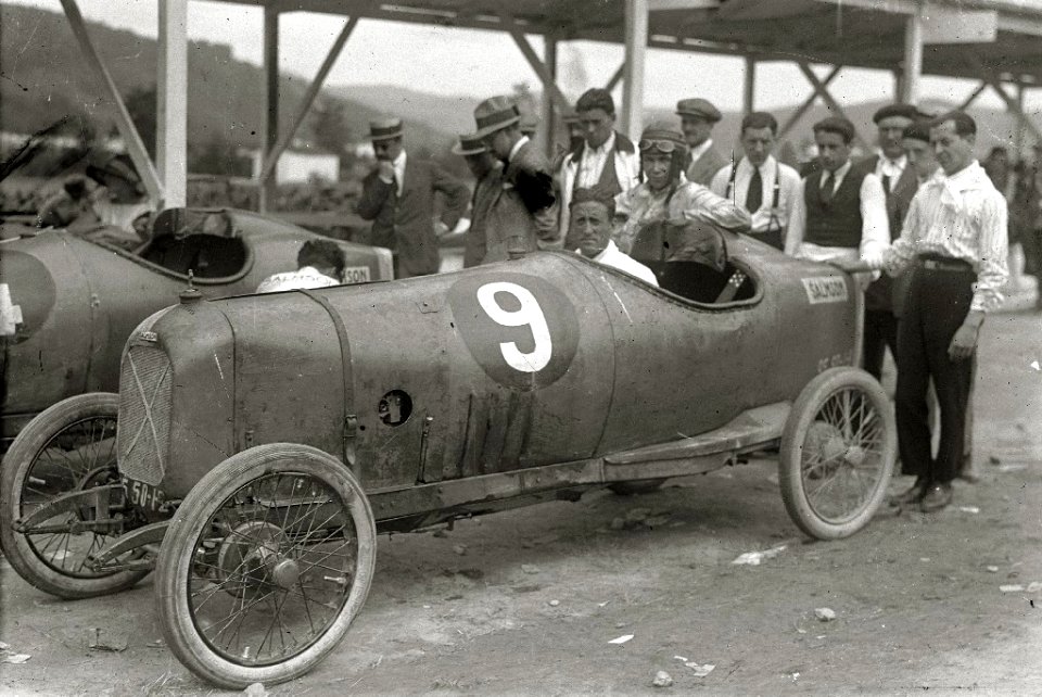 Carrera automóvilistica en el circuito de Lasarte (54 de 493) - Fondo Car-Kutxa Fototeka