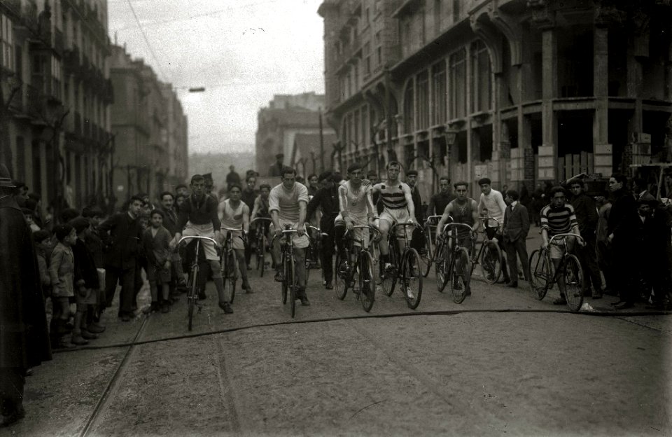 Carrera ciclista por las calles de San Sebastián (3 de 3) - Fondo Car-Kutxa Fototeka