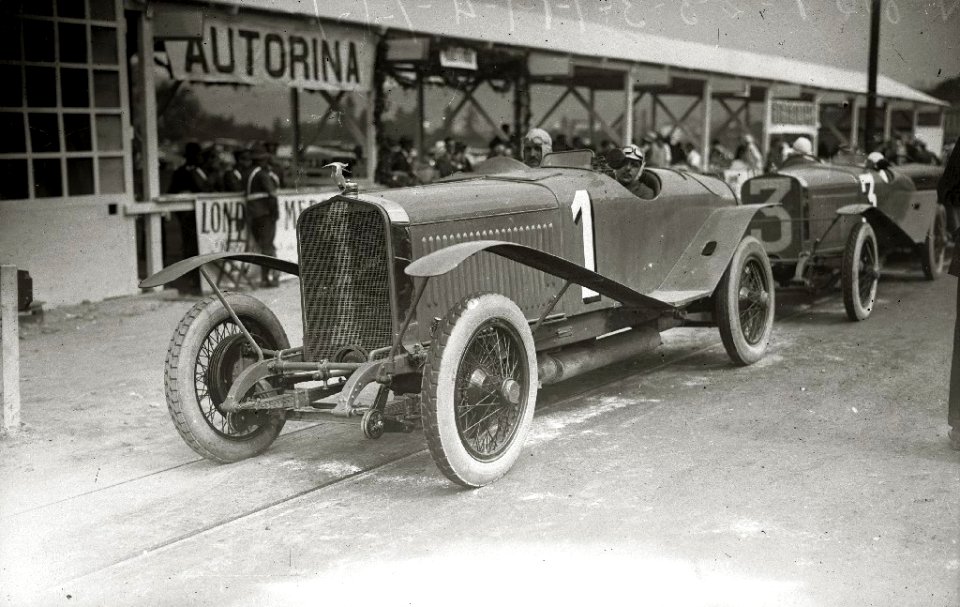 Carrera automóvilistica en el circuito de Lasarte (44 de 493) - Fondo Car-Kutxa Fototeka