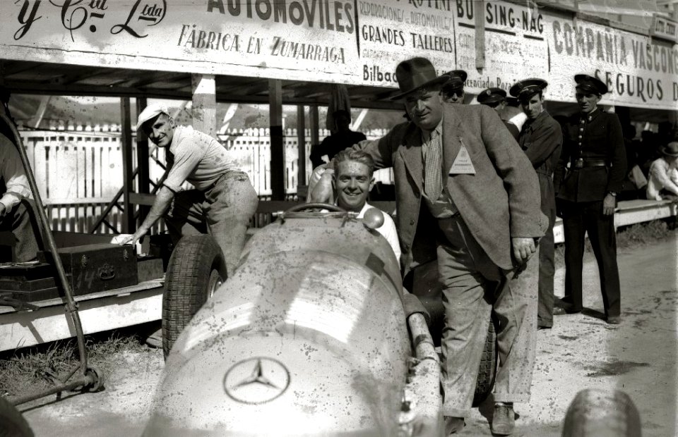 Carrera automóvilistica en el circuito de Lasarte (298 de 493) - Fondo Car-Kutxa Fototeka