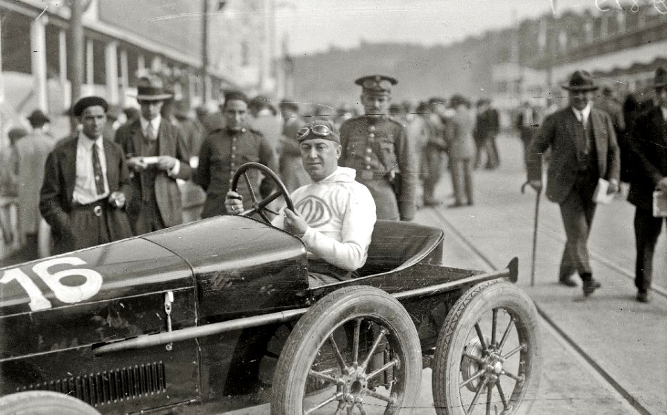 Carrera automóvilistica en el circuito de Lasarte (75 de 493) - Fondo Car-Kutxa Fototeka