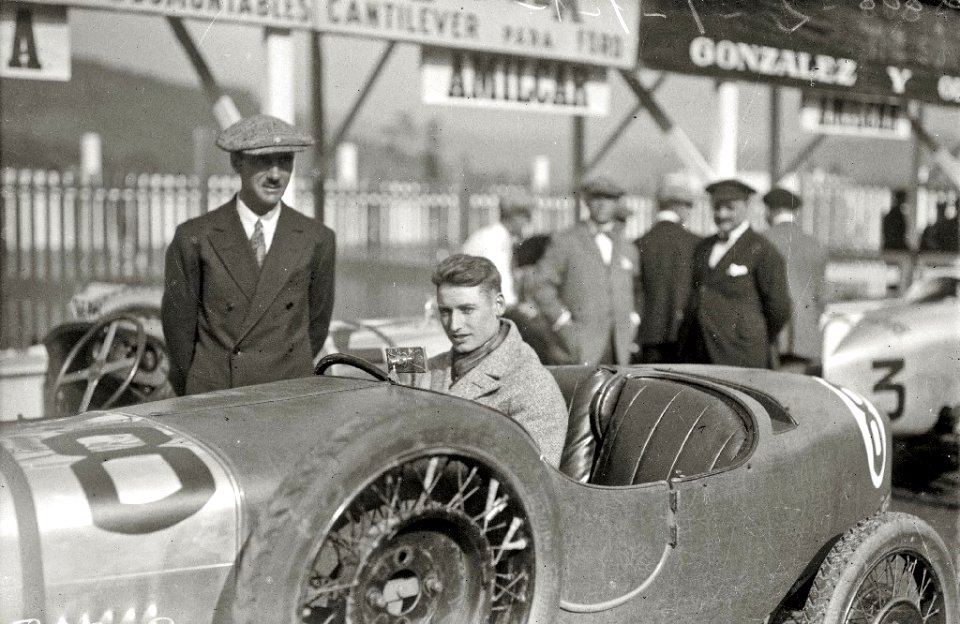 Carrera automóvilistica en el circuito de Lasarte (74 de 493) - Fondo Car-Kutxa Fototeka