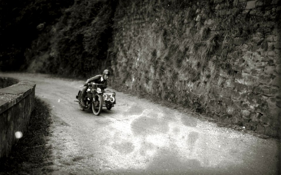 Carrera de automóviles y motocicletas por el Paseo del Faro (3 de 6) - Fondo Car-Kutxa Fototeka