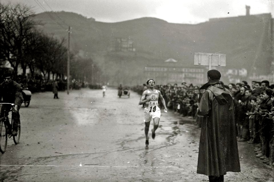Carrera de cross en San Sebastián (11 de 26) - Fondo Car-Kutxa Fototeka