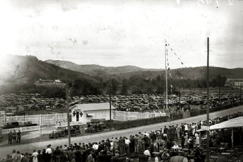 Carrera automóvilistica en el circuito de Lasarte (290 de 493) - Fondo Car-Kutxa Fototeka