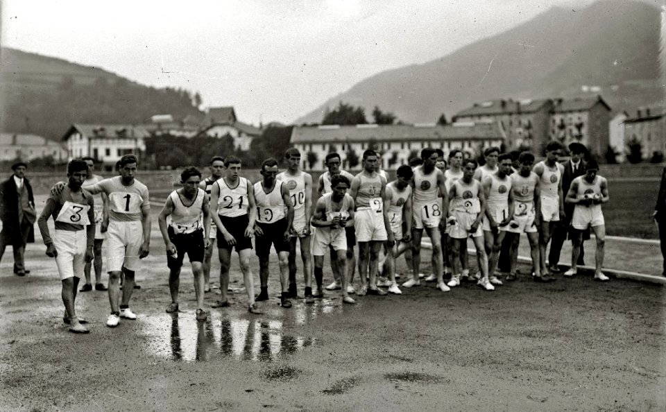 Carrera de cross en el campo de Berazubi en Tolosa (2 de 4) - Fondo Car-Kutxa Fototeka