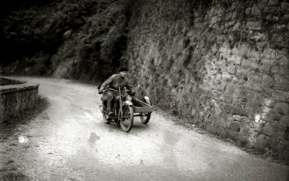 Carrera de automóviles y motocicletas por el Paseo del Faro (6 de 6) - Fondo Car-Kutxa Fototeka